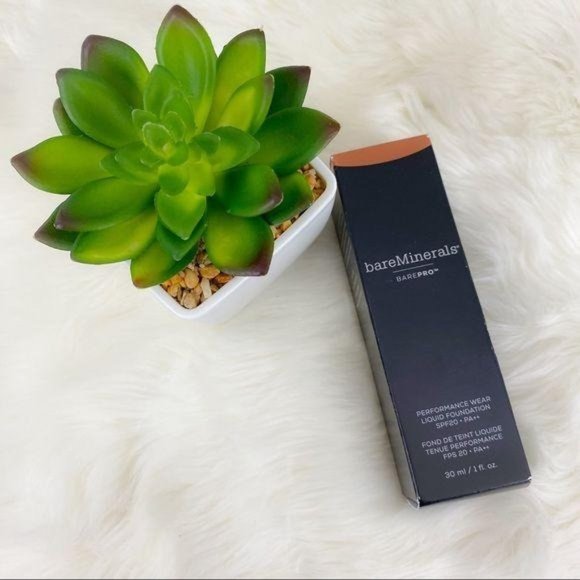 BarePro Performance Wear Liquid Foundation